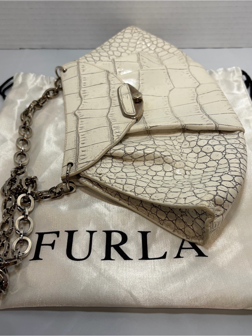 Furla Croc-Embossed Off White Shoulder Bag with Chain Strap - Picture 4 of 8
